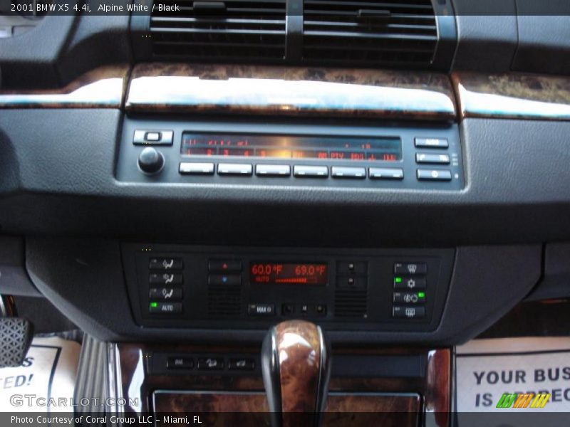 Alpine White / Black 2001 BMW X5 4.4i