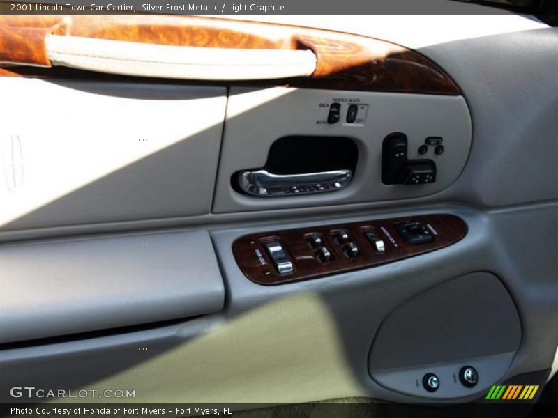 Silver Frost Metallic / Light Graphite 2001 Lincoln Town Car Cartier