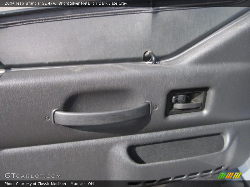 Bright Silver Metallic / Dark Slate Gray 2004 Jeep Wrangler SE 4x4