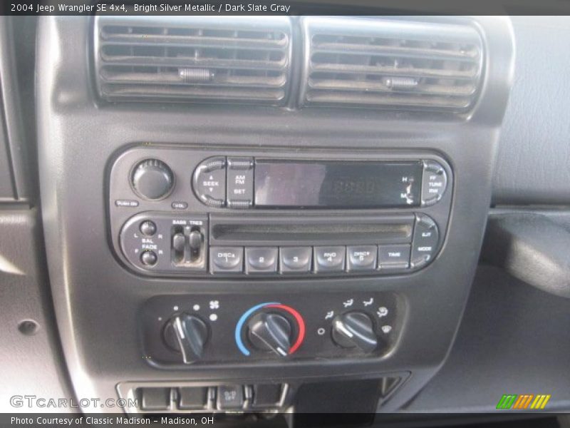 Bright Silver Metallic / Dark Slate Gray 2004 Jeep Wrangler SE 4x4