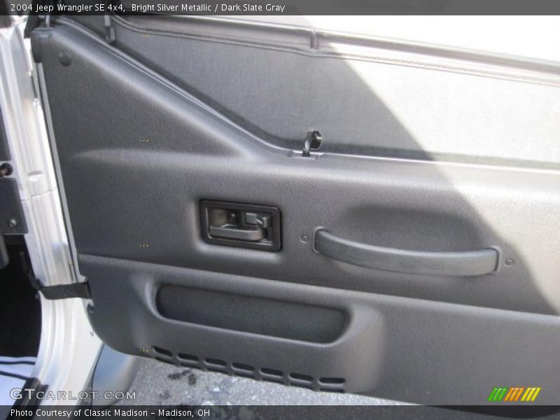 Bright Silver Metallic / Dark Slate Gray 2004 Jeep Wrangler SE 4x4