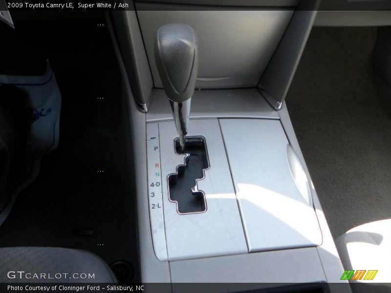 Super White / Ash 2009 Toyota Camry LE