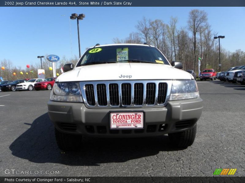 Stone White / Dark Slate Gray 2002 Jeep Grand Cherokee Laredo 4x4
