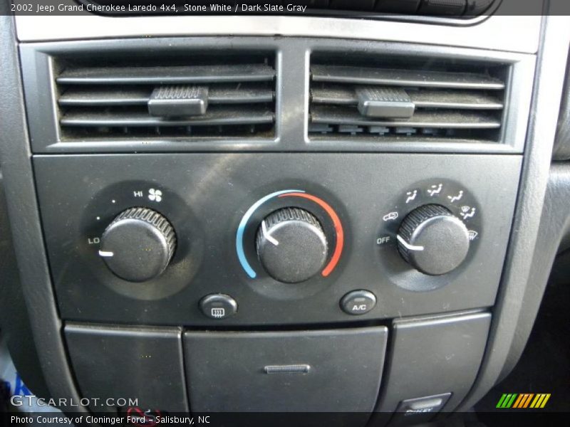 Stone White / Dark Slate Gray 2002 Jeep Grand Cherokee Laredo 4x4