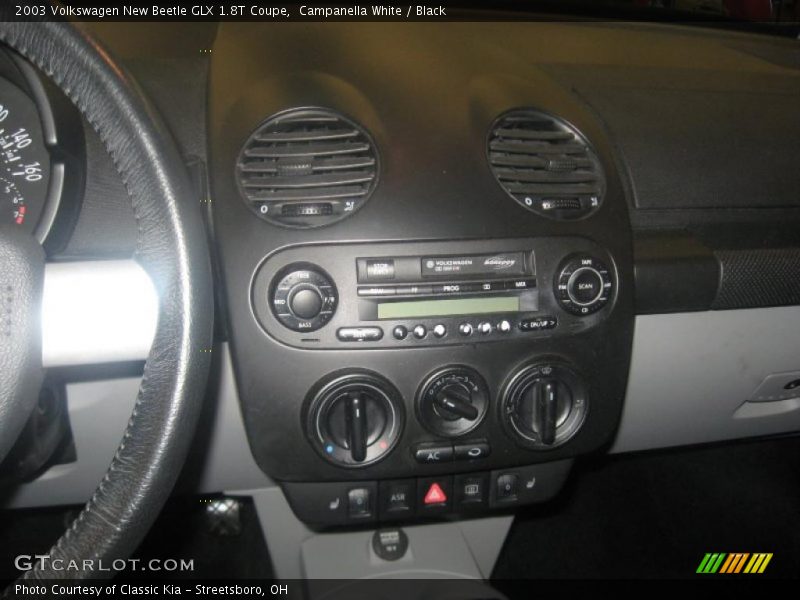 Campanella White / Black 2003 Volkswagen New Beetle GLX 1.8T Coupe