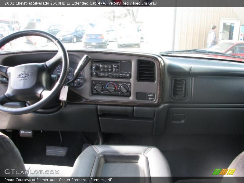 Victory Red / Medium Gray 2001 Chevrolet Silverado 2500HD LS Extended Cab 4x4