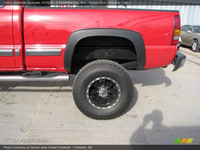 Victory Red / Medium Gray 2001 Chevrolet Silverado 2500HD LS Extended Cab 4x4