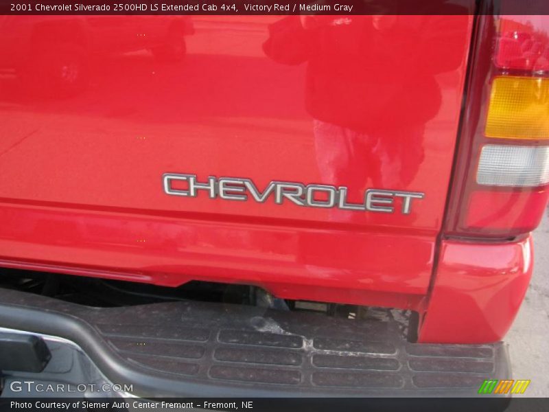Victory Red / Medium Gray 2001 Chevrolet Silverado 2500HD LS Extended Cab 4x4