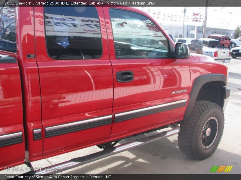 Victory Red / Medium Gray 2001 Chevrolet Silverado 2500HD LS Extended Cab 4x4