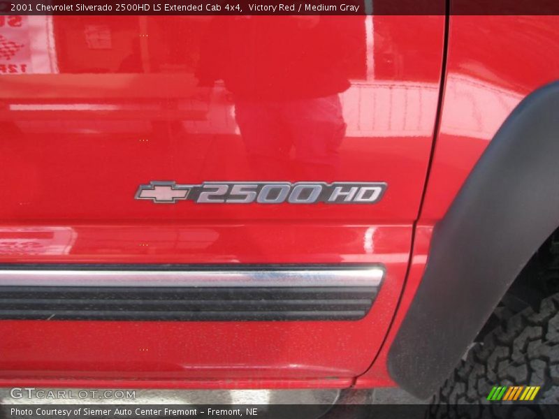 Victory Red / Medium Gray 2001 Chevrolet Silverado 2500HD LS Extended Cab 4x4