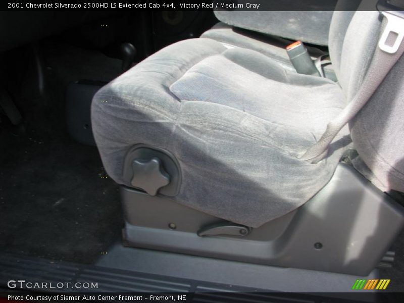 Victory Red / Medium Gray 2001 Chevrolet Silverado 2500HD LS Extended Cab 4x4