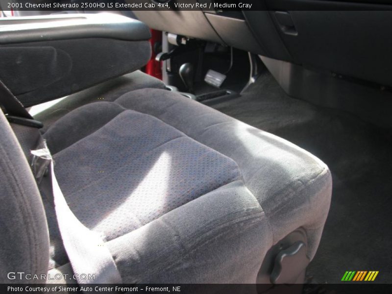 Victory Red / Medium Gray 2001 Chevrolet Silverado 2500HD LS Extended Cab 4x4