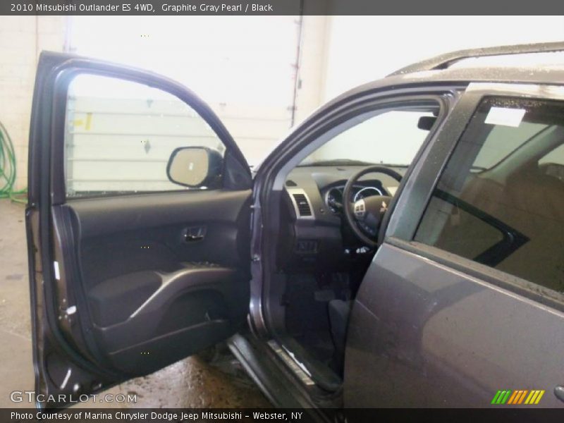 Graphite Gray Pearl / Black 2010 Mitsubishi Outlander ES 4WD