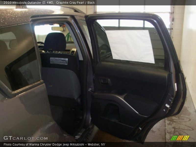 Graphite Gray Pearl / Black 2010 Mitsubishi Outlander ES 4WD