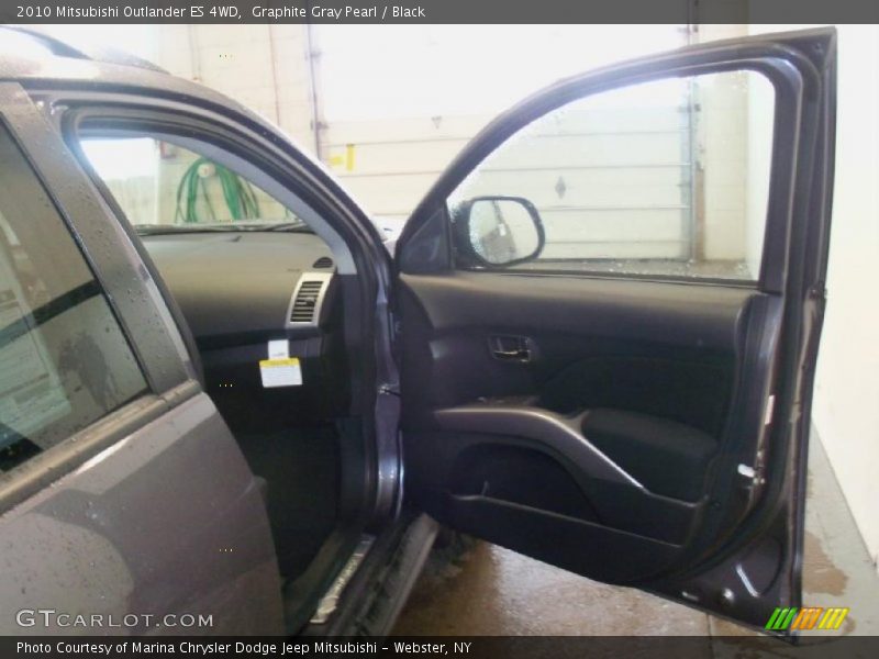 Graphite Gray Pearl / Black 2010 Mitsubishi Outlander ES 4WD
