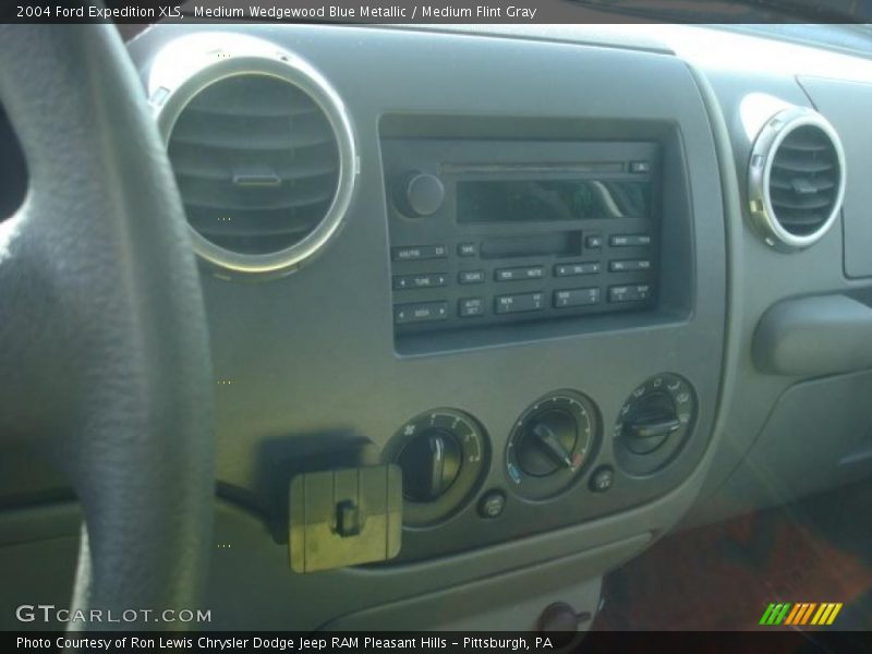 Medium Wedgewood Blue Metallic / Medium Flint Gray 2004 Ford Expedition XLS