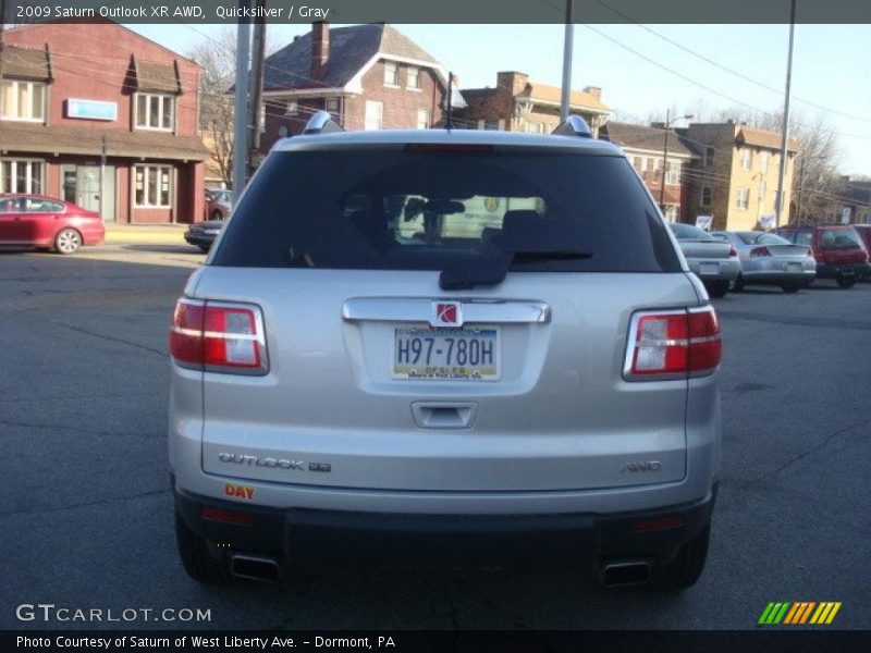 Quicksilver / Gray 2009 Saturn Outlook XR AWD