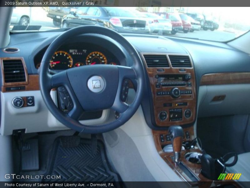 Quicksilver / Gray 2009 Saturn Outlook XR AWD
