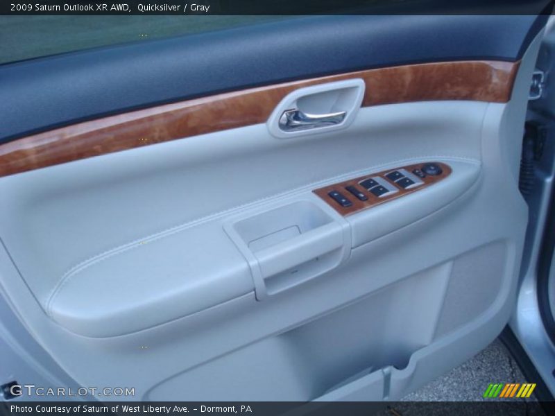 Quicksilver / Gray 2009 Saturn Outlook XR AWD