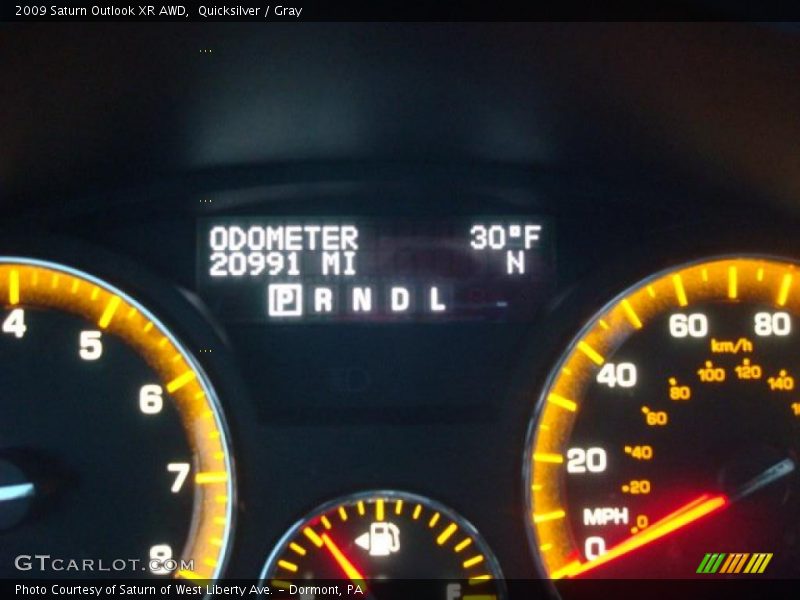 Quicksilver / Gray 2009 Saturn Outlook XR AWD