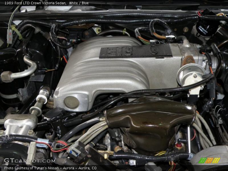 White / Blue 1989 Ford LTD Crown Victoria Sedan