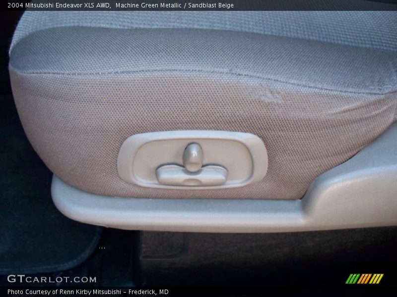 Machine Green Metallic / Sandblast Beige 2004 Mitsubishi Endeavor XLS AWD