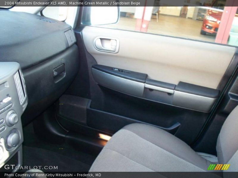 Machine Green Metallic / Sandblast Beige 2004 Mitsubishi Endeavor XLS AWD