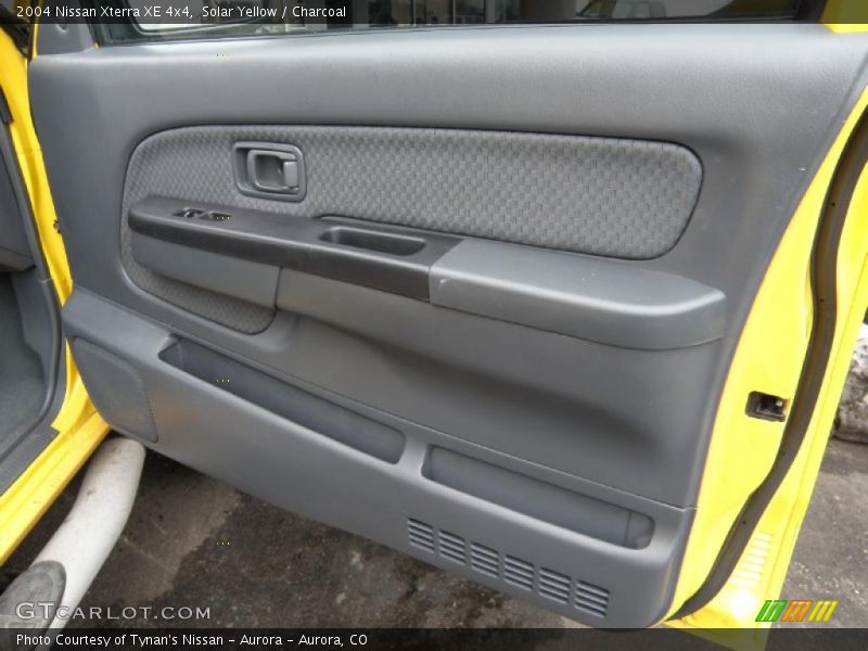 Solar Yellow / Charcoal 2004 Nissan Xterra XE 4x4