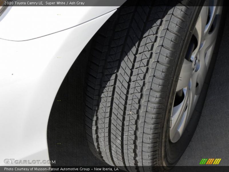 Super White / Ash Gray 2010 Toyota Camry LE
