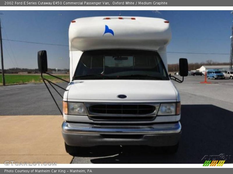 Oxford White / Medium Graphite 2002 Ford E Series Cutaway E450 Commercial Passenger Van