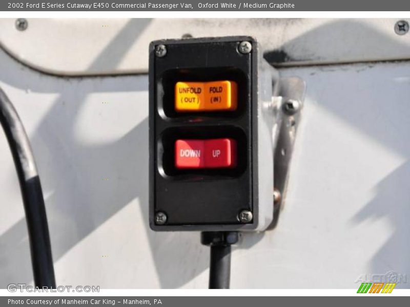 Oxford White / Medium Graphite 2002 Ford E Series Cutaway E450 Commercial Passenger Van