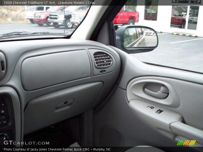 Graystone Metallic / Gray 2009 Chevrolet TrailBlazer LT 4x4