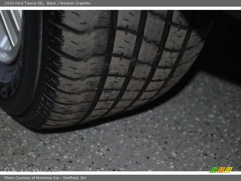 Black / Medium Graphite 2000 Ford Taurus SEL