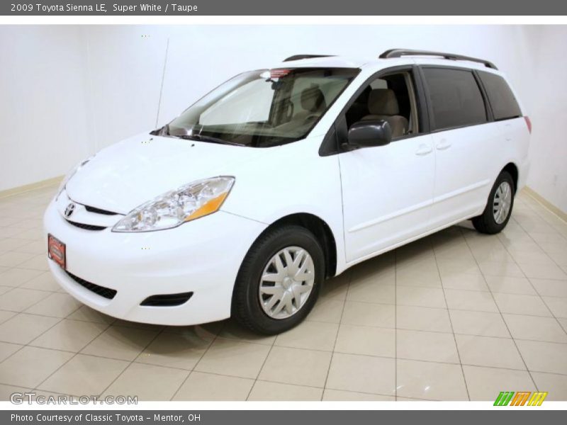Super White / Taupe 2009 Toyota Sienna LE