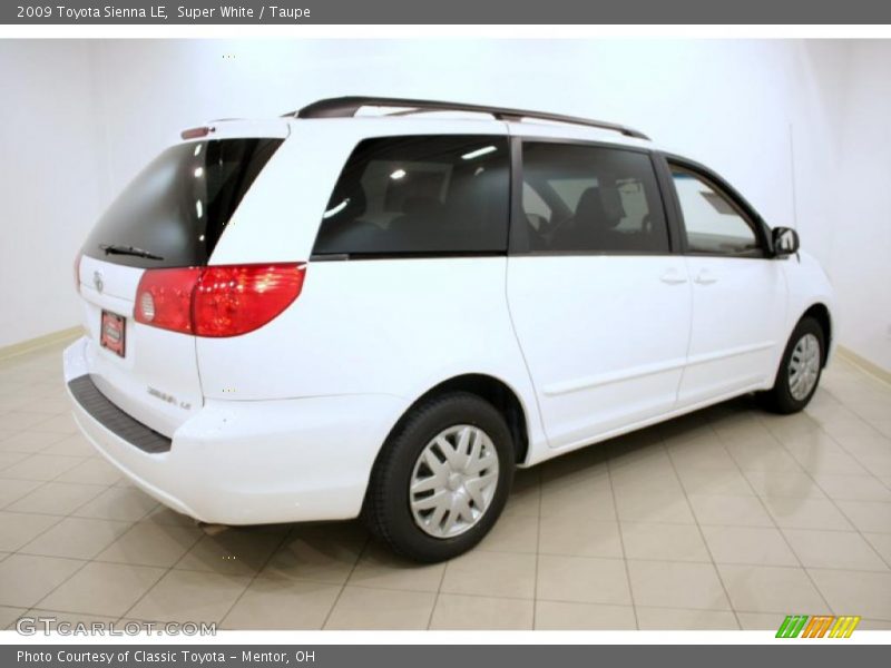 Super White / Taupe 2009 Toyota Sienna LE