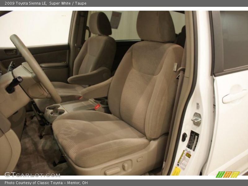 Super White / Taupe 2009 Toyota Sienna LE