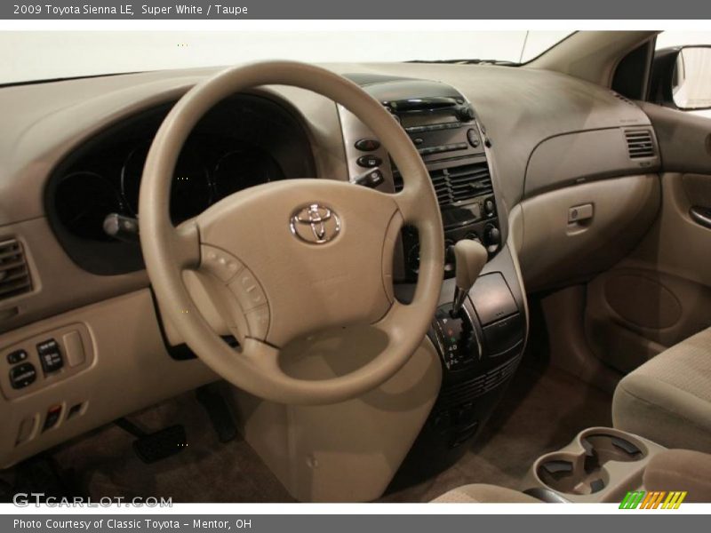 Super White / Taupe 2009 Toyota Sienna LE