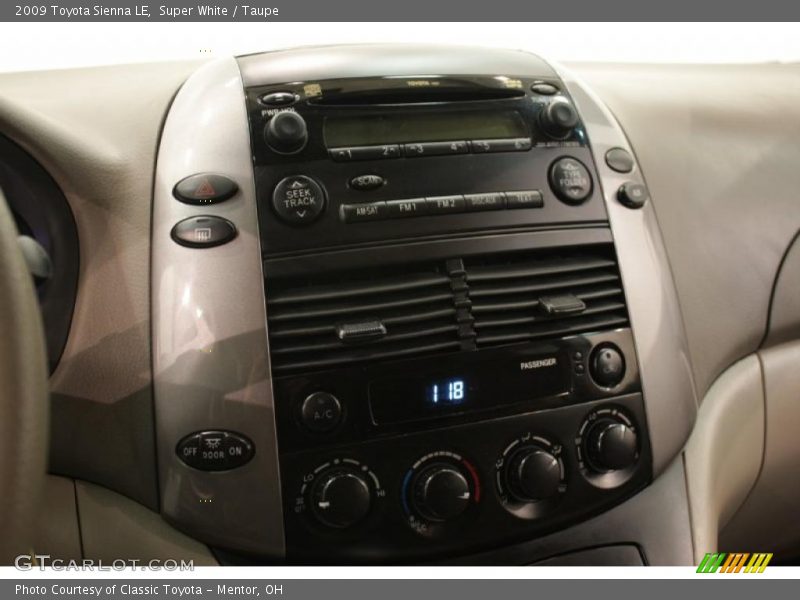 Super White / Taupe 2009 Toyota Sienna LE