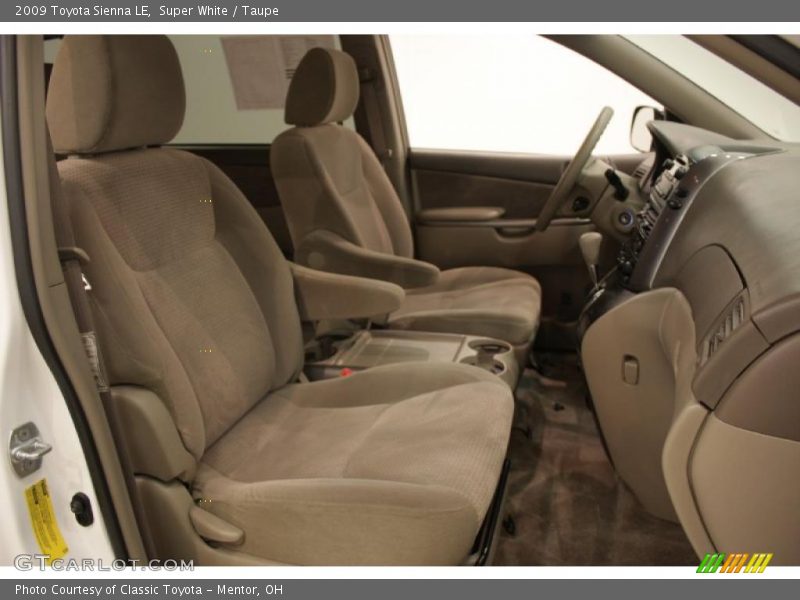 Super White / Taupe 2009 Toyota Sienna LE