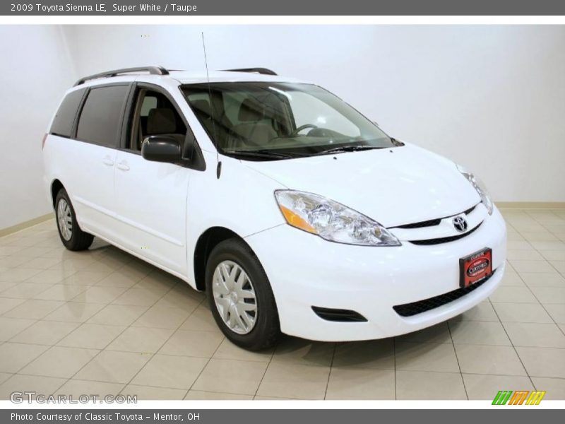 Super White / Taupe 2009 Toyota Sienna LE