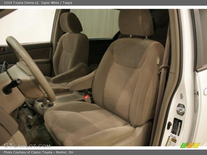 Super White / Taupe 2009 Toyota Sienna LE