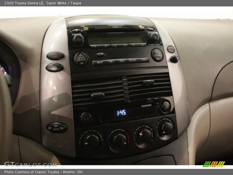 Super White / Taupe 2009 Toyota Sienna LE