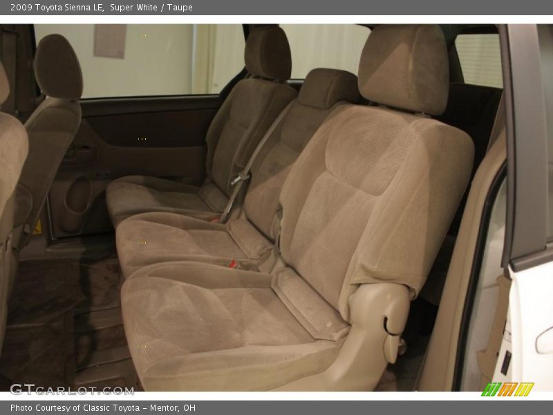 Super White / Taupe 2009 Toyota Sienna LE