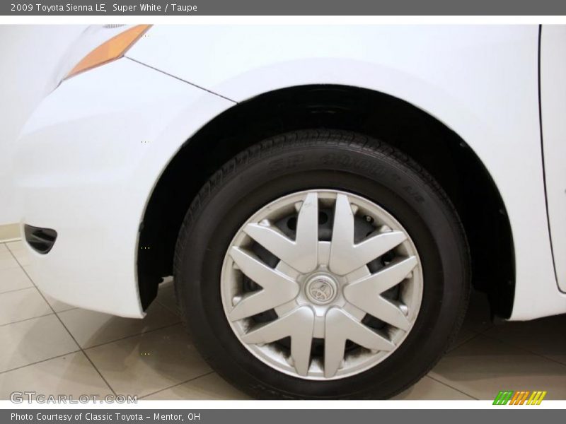 Super White / Taupe 2009 Toyota Sienna LE