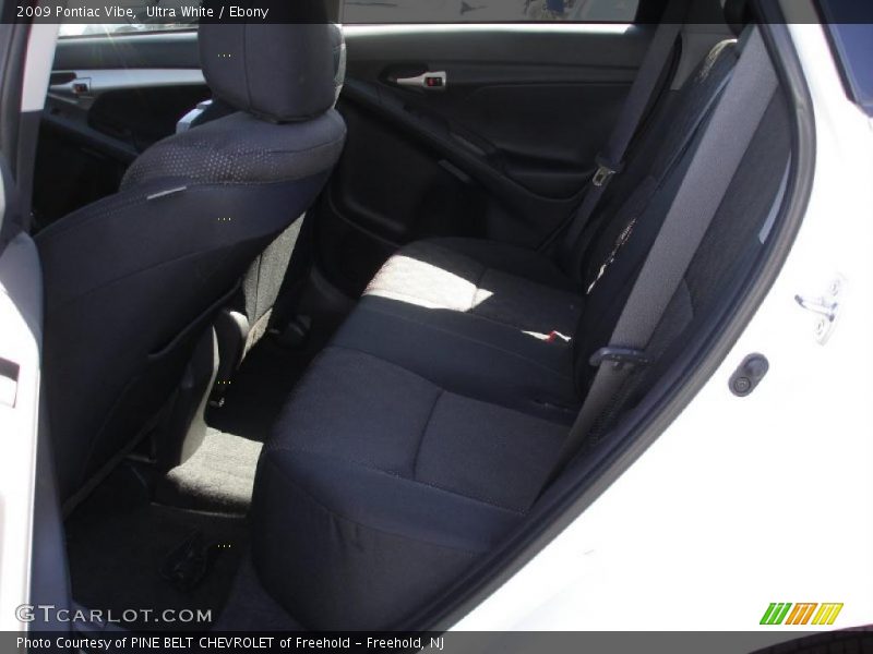 Ultra White / Ebony 2009 Pontiac Vibe