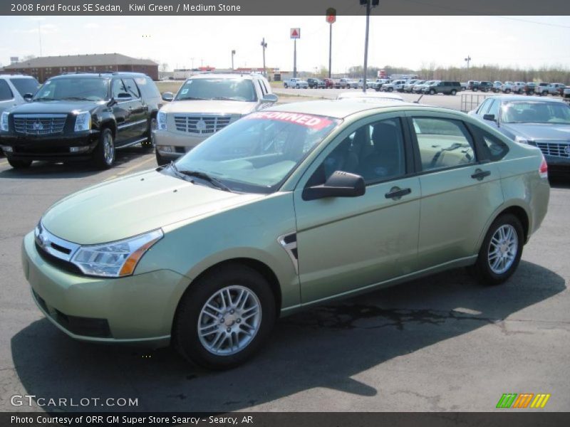 Kiwi Green / Medium Stone 2008 Ford Focus SE Sedan