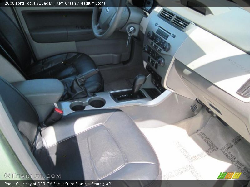 Kiwi Green / Medium Stone 2008 Ford Focus SE Sedan