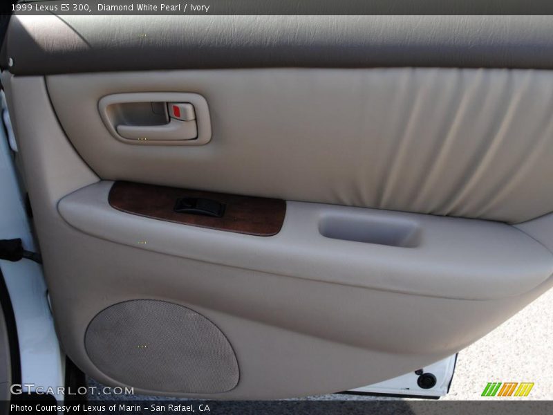 Diamond White Pearl / Ivory 1999 Lexus ES 300