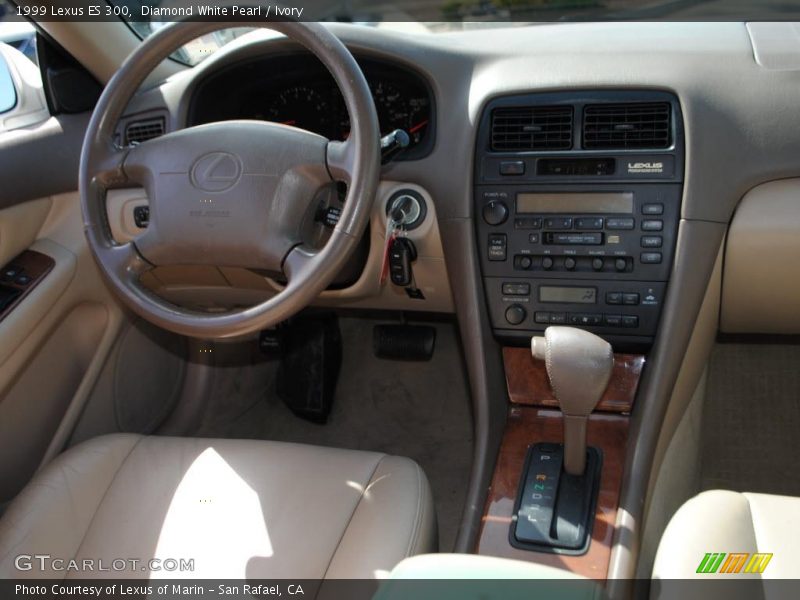 Diamond White Pearl / Ivory 1999 Lexus ES 300