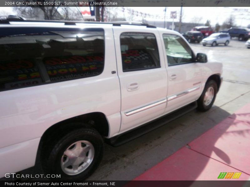 Summit White / Neutral/Shale 2004 GMC Yukon XL 1500 SLT